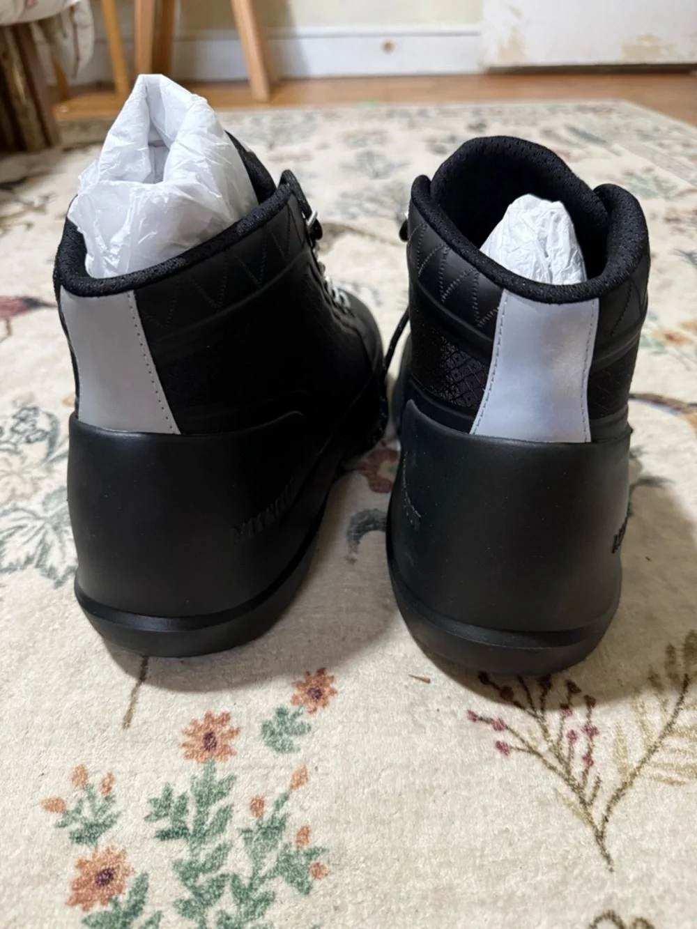 Moon Boots Luna Trek Mid Nylon Black Boots Size 9.5 NWB MSRP $360